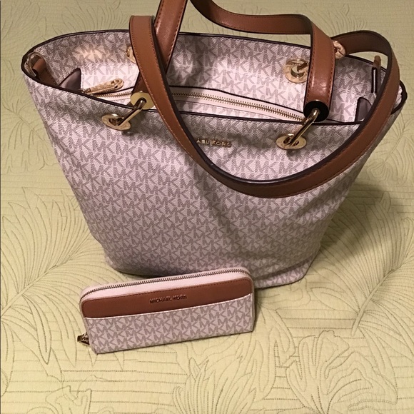 Michael Kors Wallet *Purse Separately will Bundle - Picture 7 of 7